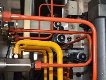 High-pressure oil pipe