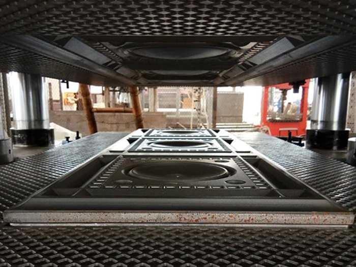 ss door embossing press machine